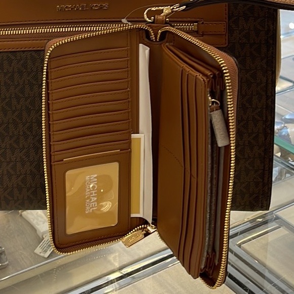 MICHAEL KORS LG X CHAIN SHOULDER TOTE BAG
& JST Lg Travel CONTINENTAL Wallet - Picture 11 of 15